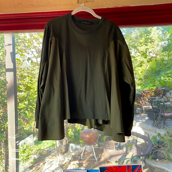 Cool two-tone minimalist shirt . - Picture 2 of 3